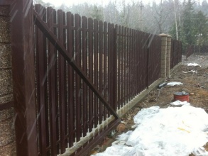 Забор из евроштакетника в шахматном порядке 122 метра фото в Озёрах