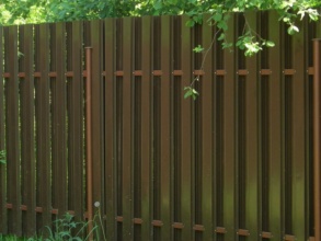 Забор из евроштакетника с бетонированием столбов 12 метров фото в Озёрах