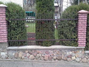 Сварные заборы с кирпичными столбами 80 метров фото в Озёрах