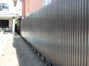 Забор из евроштакетника на ленточном фундаменте 57 метров фото в Озёрах