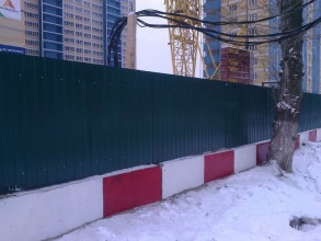 Забор на строительную площадку 62 метра фото недорого под ключ